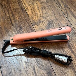 Amika Peach Hair Straightener